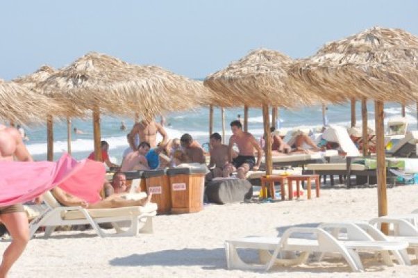 Agenţii economici, VERIFICAŢI de ABADL: beach-baruri ILEGALE şi şezlonguri amplasate necorespunzător!